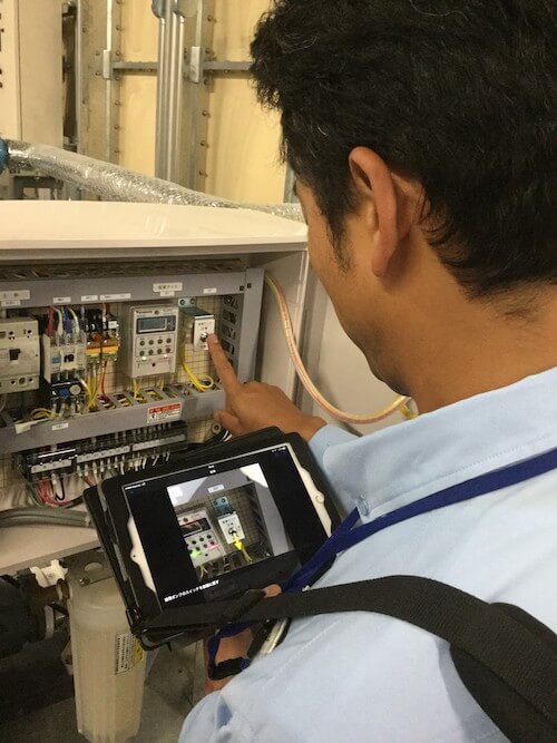 現場でTeachme Bizを活用している様子